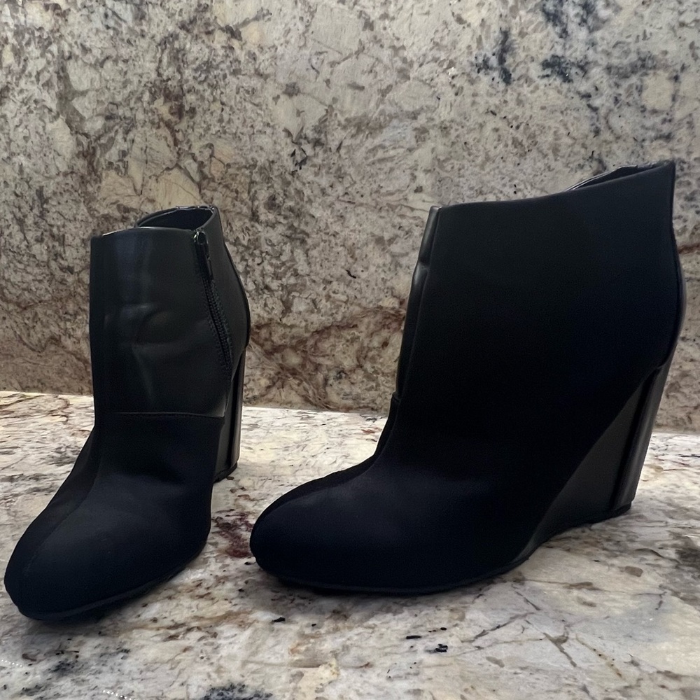 Charles by Charles David Wedge Booties, Black, Size 9 - Picture 4 of 11